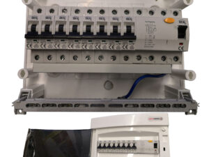 AP-Kleinverteiler 8TE Tehnoplast mit Inhalt